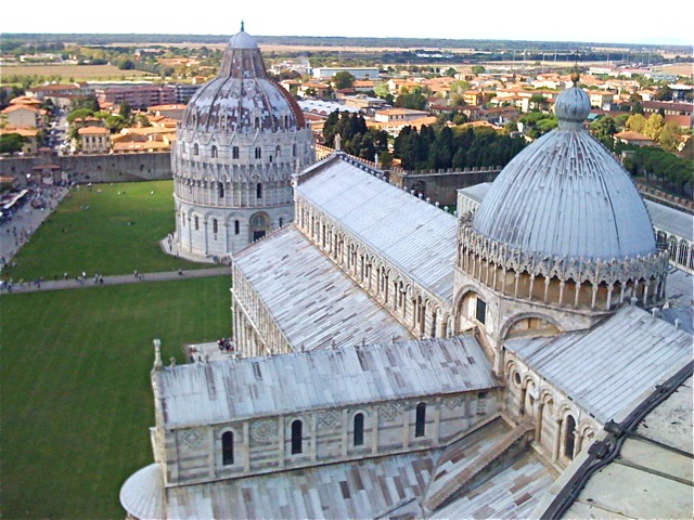Pisa View over Cathedral.jpg
